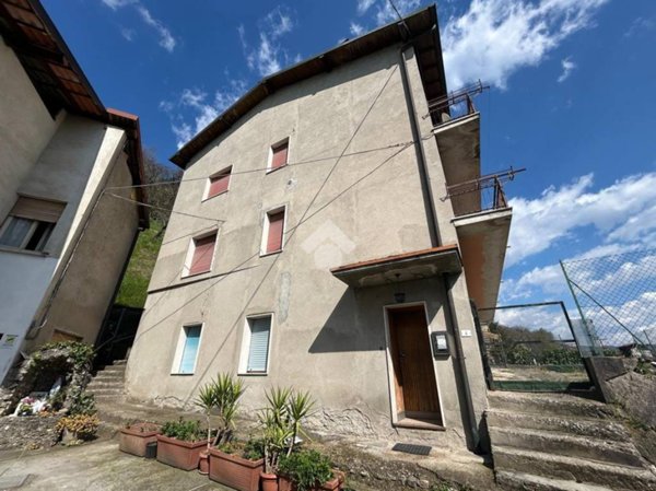 casa indipendente in vendita a Villa d'Almè in zona Bruntino