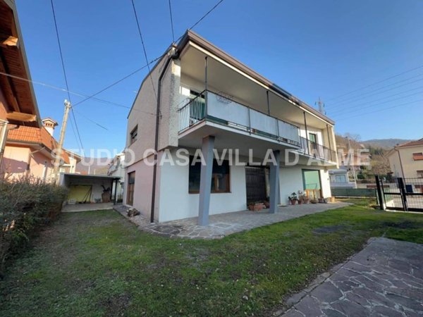 casa indipendente in vendita a Villa d'Almè