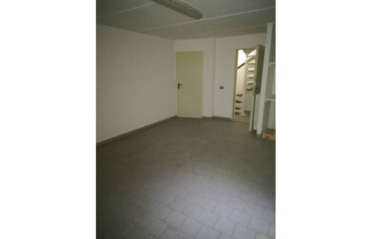 negozio in vendita a Villa d'Almè