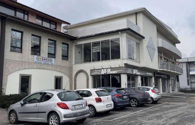 negozio in vendita a Villa d'Almè