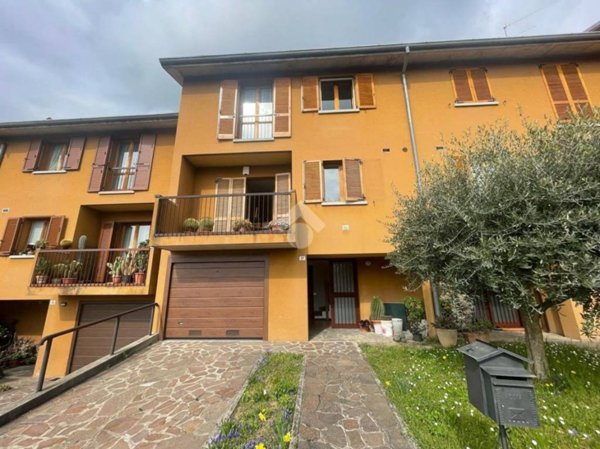 casa indipendente in vendita a Villa d'Almè in zona Bruntino