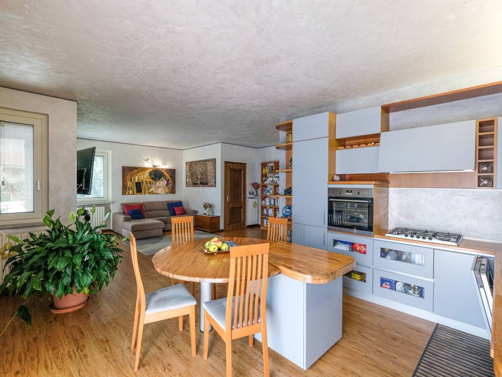 casa indipendente in vendita a Villa d'Almè