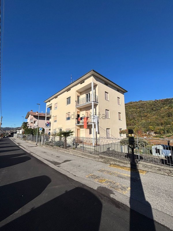 casa indipendente in vendita a Villa d'Almè in zona Bruntino