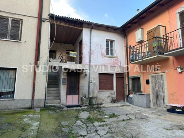 casa indipendente in vendita a Villa d'Almè
