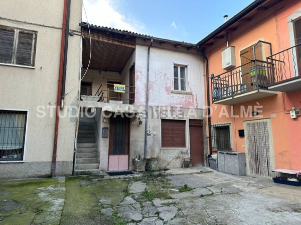 casa indipendente in vendita a Villa d'Almè