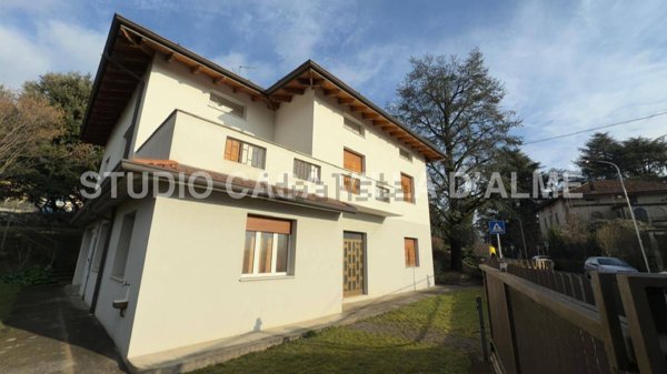 casa indipendente in vendita a Villa d'Almè