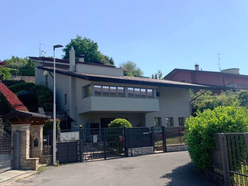 casa indipendente in vendita a Villa d'Almè
