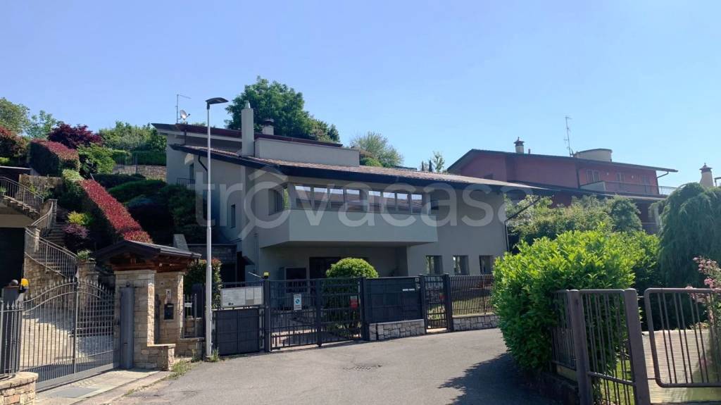 casa indipendente in vendita a Villa d'Almè