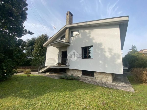casa indipendente in vendita a Villa d'Almè in zona Bruntino