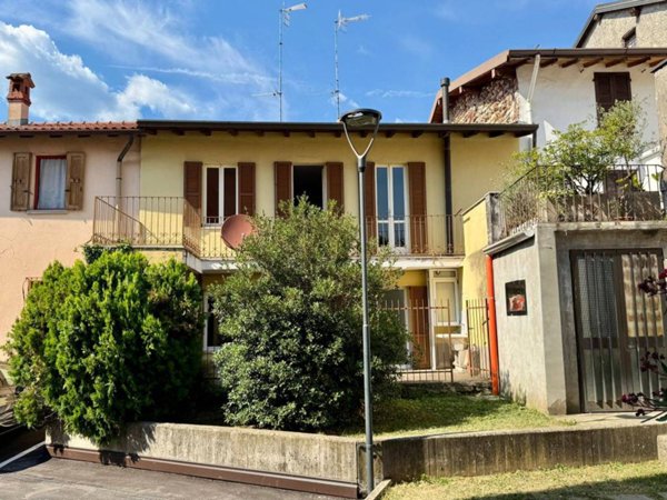 casa indipendente in vendita a Villa d'Almè