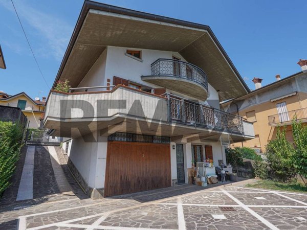 casa indipendente in vendita a Villa d'Almè in zona Viola