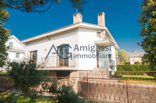 casa indipendente in vendita a Villa d'Almè in zona Bruntino