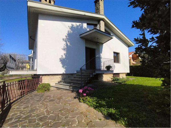 casa indipendente in vendita a Villa d'Almè in zona Bruntino