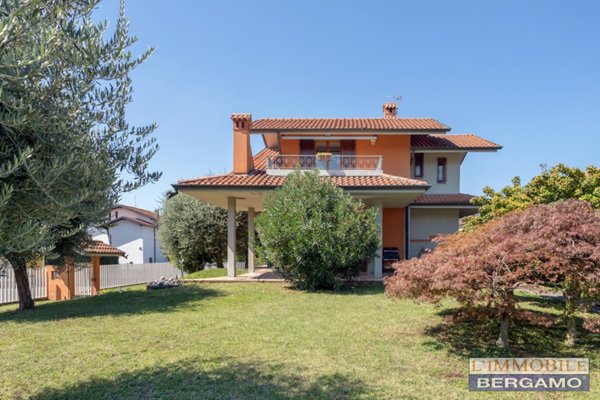 casa indipendente in vendita a Villa di Serio