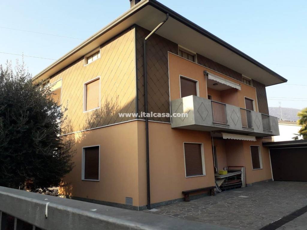 casa indipendente in vendita a Villa di Serio