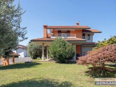 casa indipendente in vendita a Villa di Serio