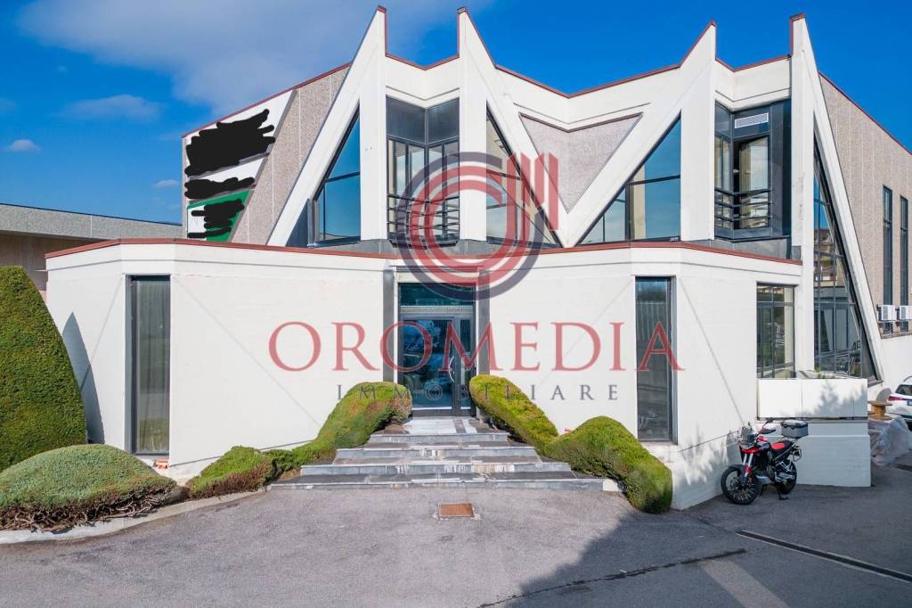 negozio in vendita a Villa di Serio