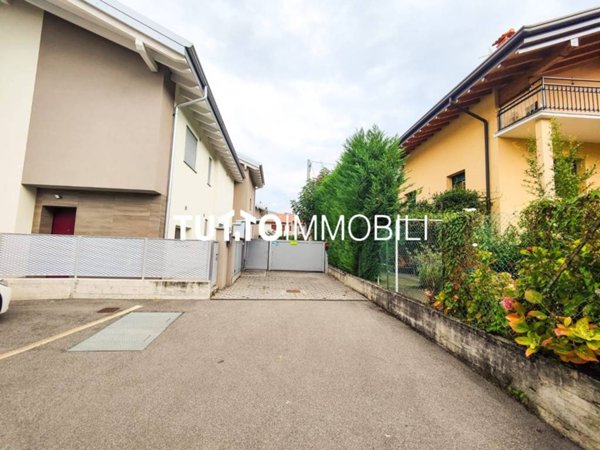 casa indipendente in vendita a Villa di Serio