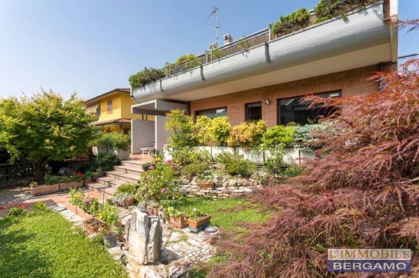 casa indipendente in vendita a Villa di Serio