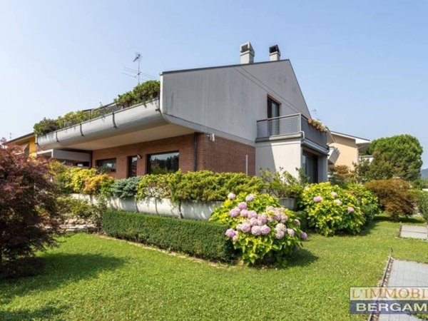 casa indipendente in vendita a Villa di Serio