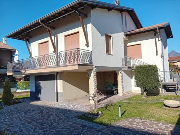 casa indipendente in vendita a Villa di Serio