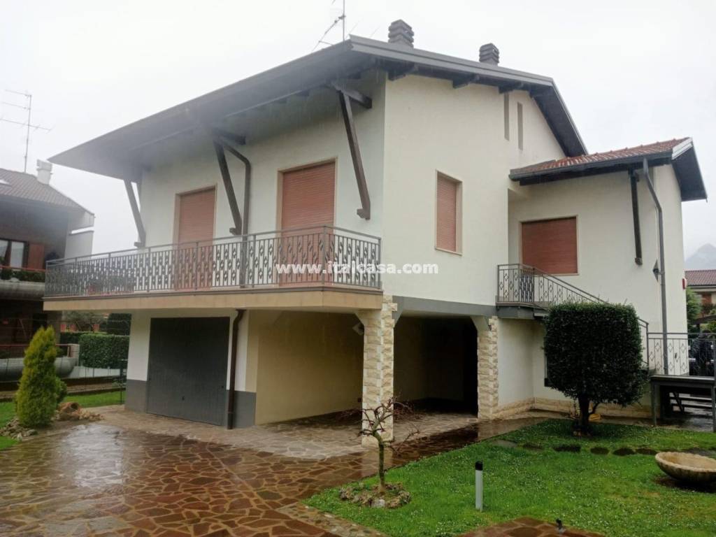casa indipendente in vendita a Villa di Serio