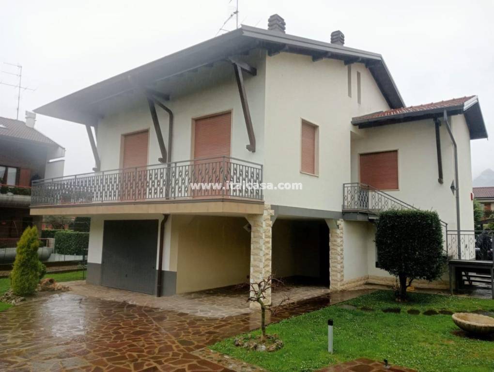 casa indipendente in vendita a Villa di Serio