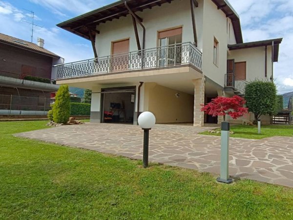 casa indipendente in vendita a Villa di Serio
