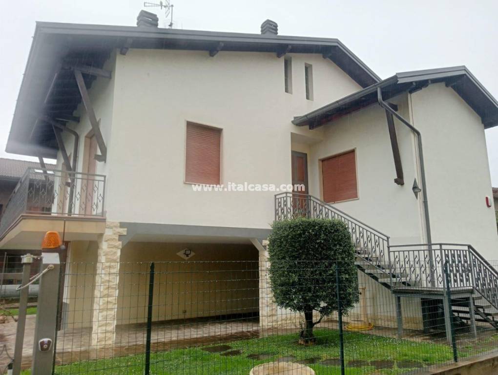casa indipendente in vendita a Villa di Serio