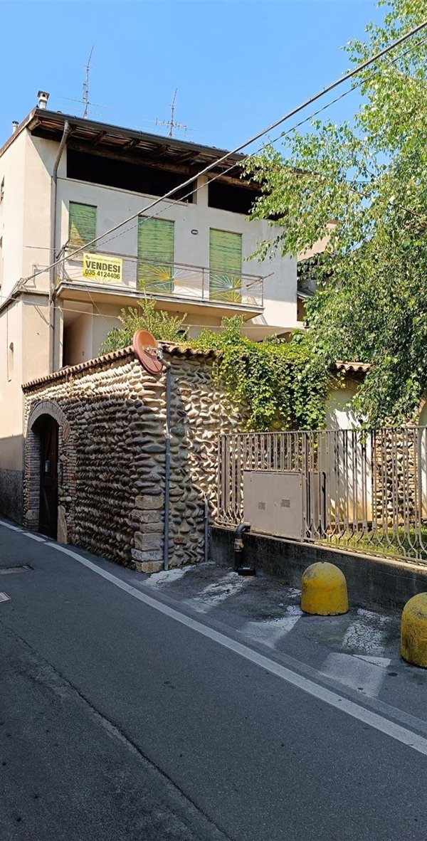 casa indipendente in vendita a Villa di Serio