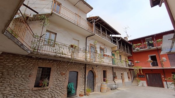 casa indipendente in vendita a Villa di Serio