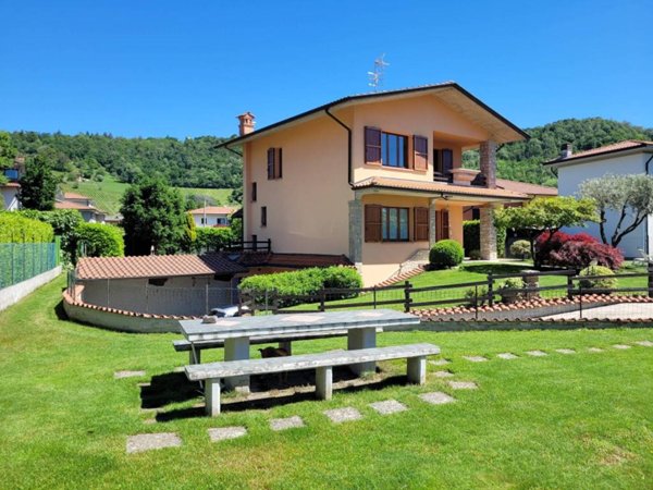 casa indipendente in vendita a Villa di Serio