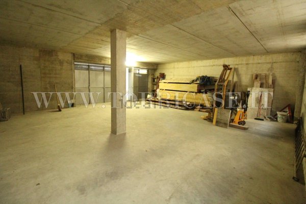 locale di sgombero in vendita a Villa di Serio