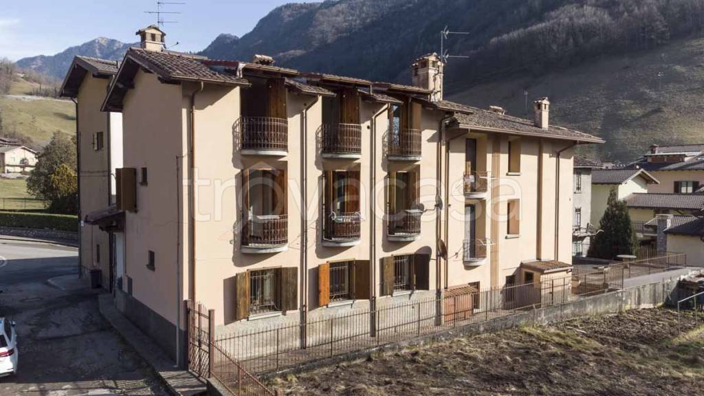 casa indipendente in vendita a Villa d'Ogna