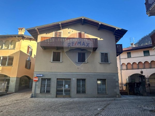 casa indipendente in vendita a Villa d'Ogna