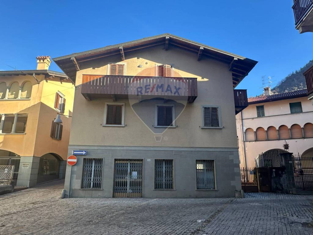 casa indipendente in vendita a Villa d'Ogna