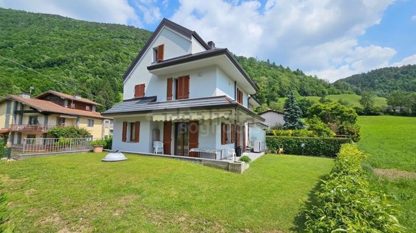 casa indipendente in vendita a Villa d'Ogna