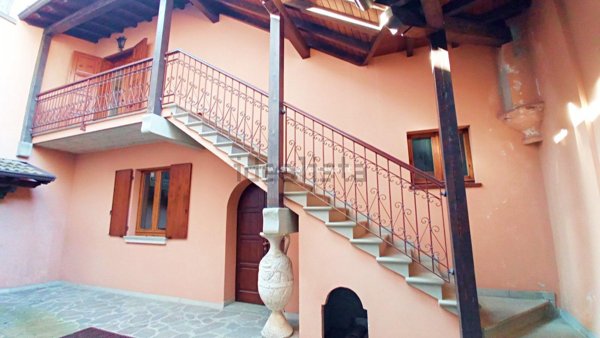 casa indipendente in vendita a Villa d'Ogna