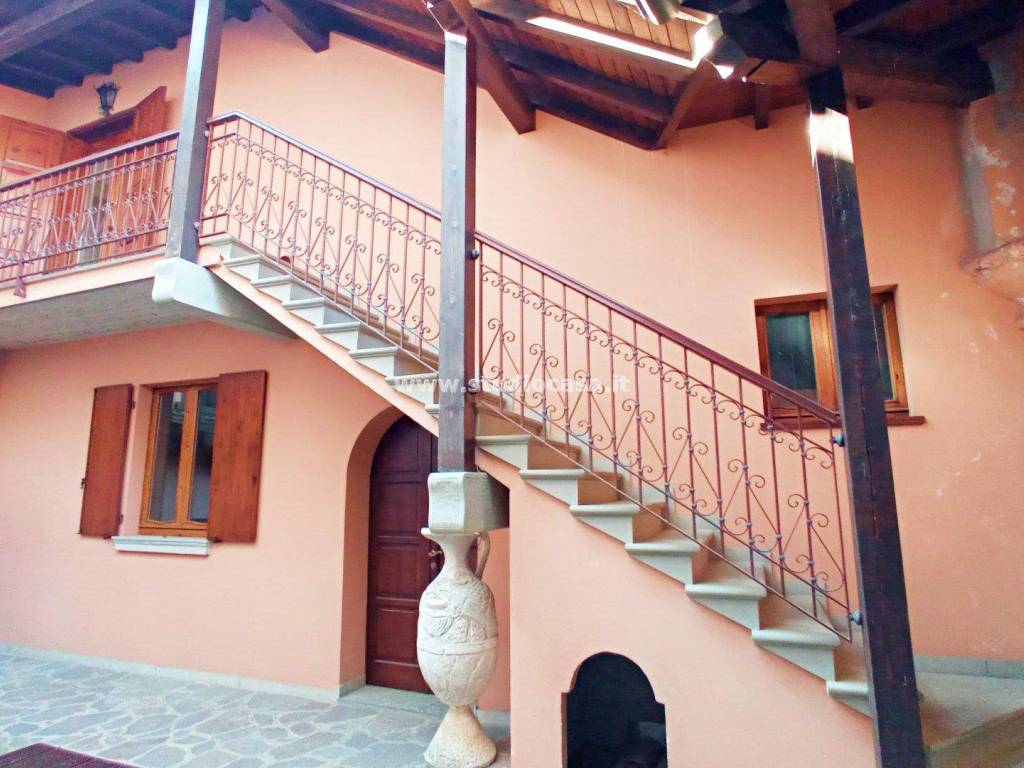 casa indipendente in vendita a Villa d'Ogna