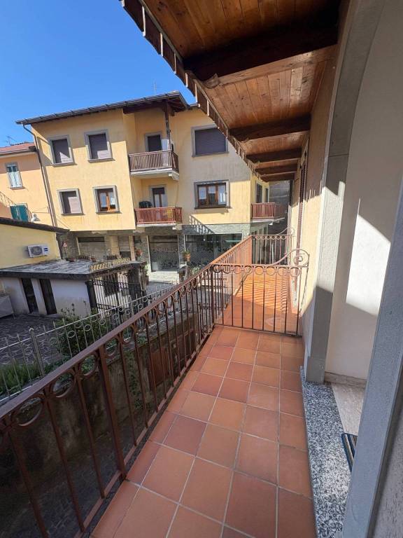 casa indipendente in vendita a Villa d'Ogna