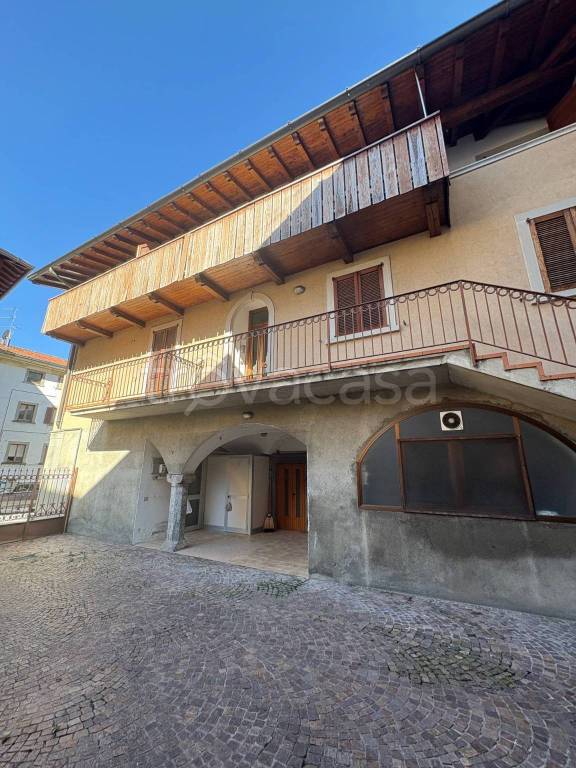 casa indipendente in vendita a Villa d'Ogna