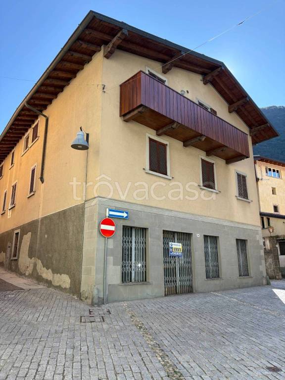 casa indipendente in vendita a Villa d'Ogna