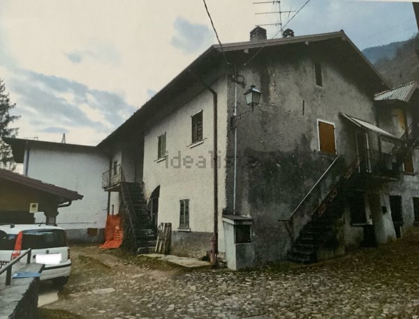 casa indipendente in vendita a Villa d'Ogna