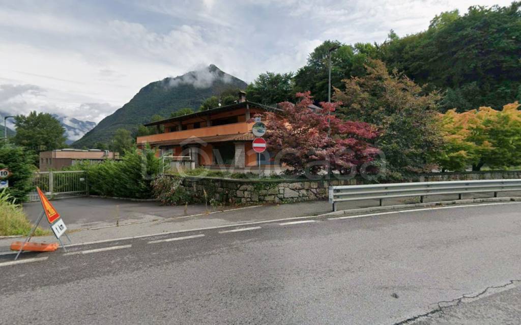 locale commerciale in vendita a Villa d'Ogna
