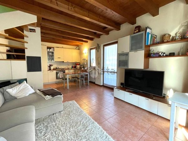 casa indipendente in vendita a Villa d'Ogna