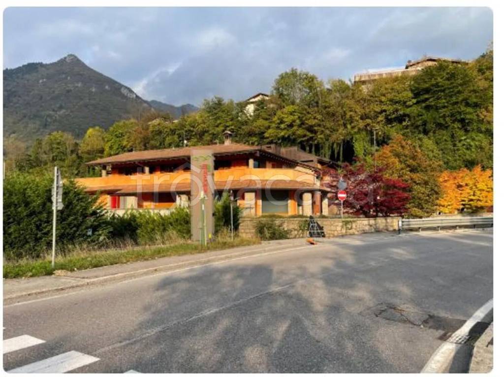 locale commerciale in vendita a Villa d'Ogna