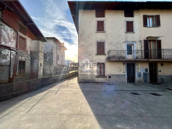 casa indipendente in vendita a Villa d'Ogna