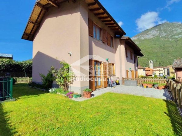 casa indipendente in vendita a Villa d'Ogna