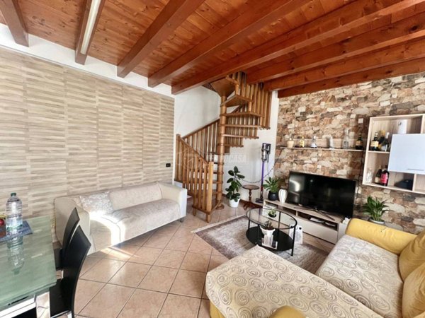 casa indipendente in vendita a Villongo