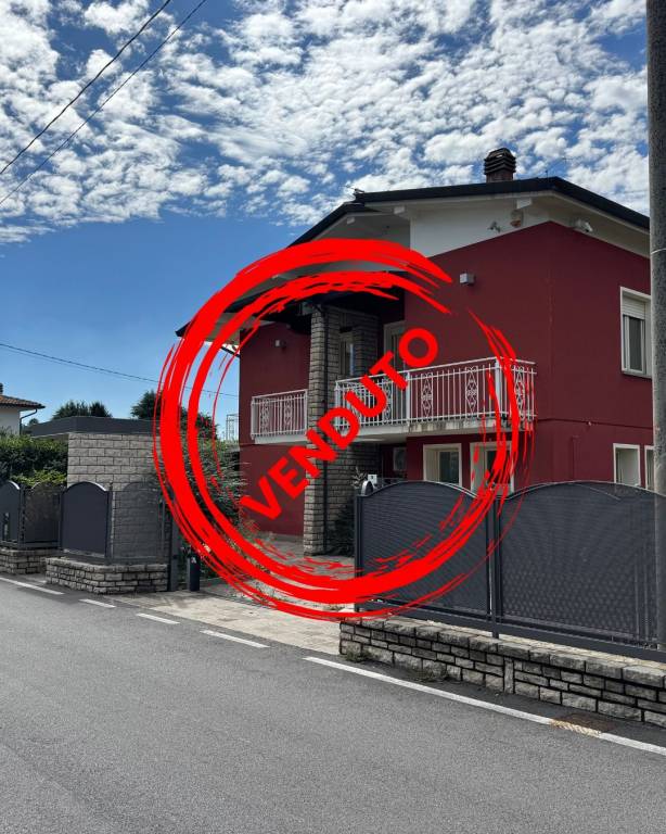 casa indipendente in vendita a Villongo in zona Sant'Alessandro